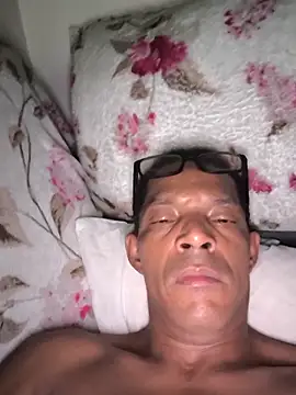 Renato571 online show from April 7, 2026, 11:37 pm