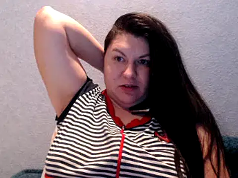 KiraSwee online show from December 11, 2024, 6:42 pm