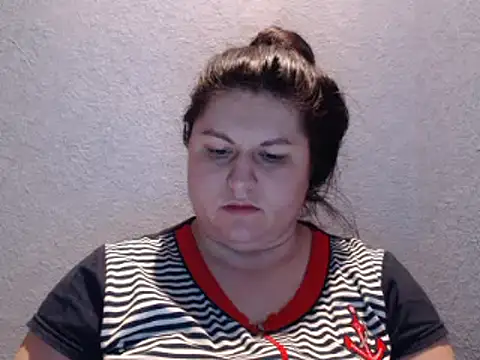 KiraSwee online show from March 6, 2025, 5:54 pm