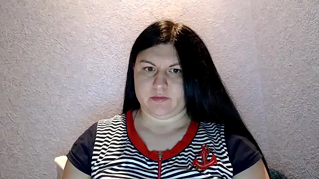 KiraSwee online show from September 12, 2025, 5:35 pm