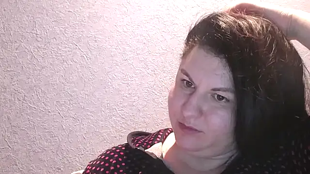 KiraSwee online show from November 30, 2025, 5:28 pm