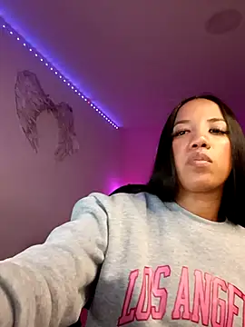 SallyWhitee online show from February 3, 2026, 4:32 am