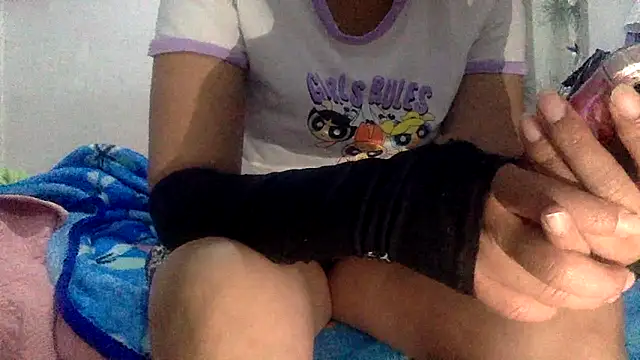 sharonlopez9611 online show from February 18, 2026, 2:29 am