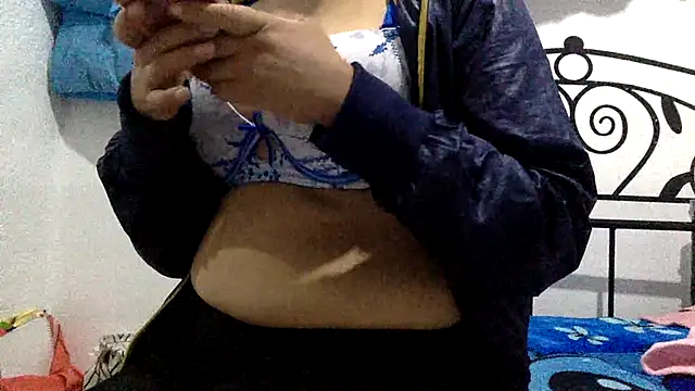 sharonlopez9611 online show from April 10, 2026, 3:45 am