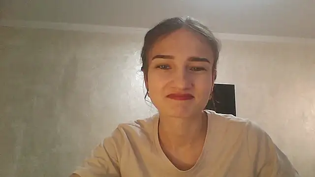 Snapshot of RoyalDessertt chatting on September 15, 2025, 10:04 am RoyalDessertt online show from September 15, 2025, 10:04 am