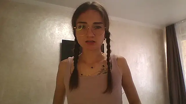 Snapshot of RoyalDessertt chatting on October 13, 2025, 6:24 am RoyalDessertt online show from October 13, 2025, 6:24 am