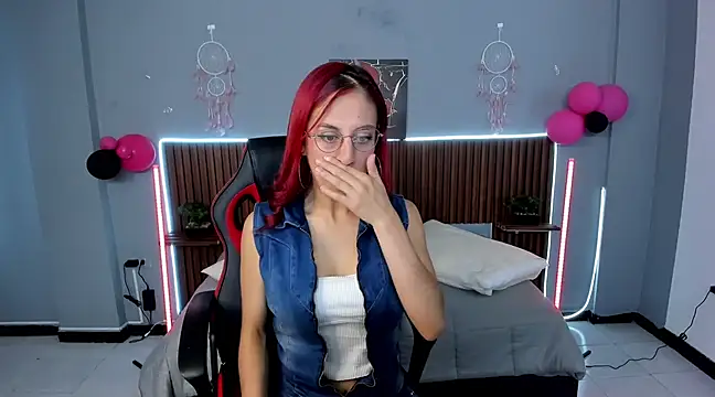 Alektra bryce online show from February 18, 2025, 7:52 pm