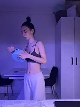 Celine Roxelle online show from April 13, 2026, 8:58 pm