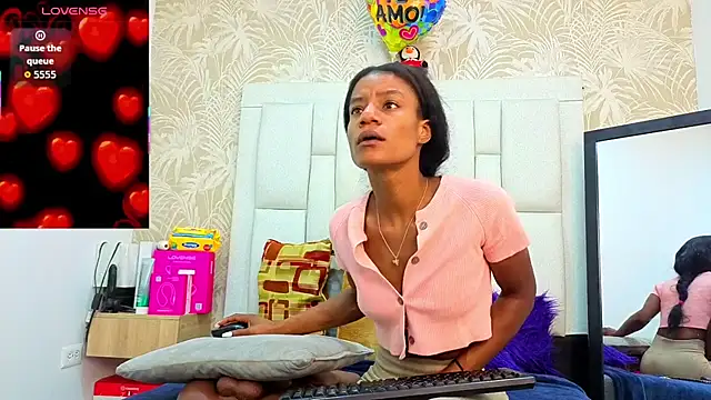 dafnnelewis online show from April 11, 2026, 11:25 am