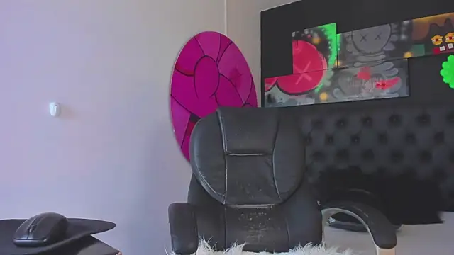 ISAAC CRYSTON online show from October 14, 2025, 9:48 pm