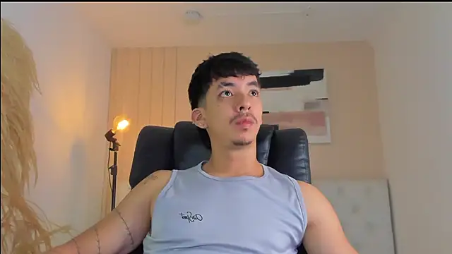 ISAAC CRYSTON online show from November 19, 2025, 8:09 pm