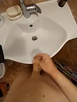 Snapshot of Good_boy000 chatting on February 14, 2025, 9:53 pm Good boy000 online show from February 14, 2025, 9:53 pm