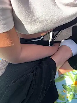 shakybabyx online show from March 19, 2025, 12:45 pm