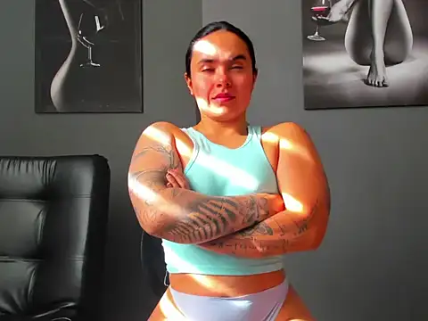 karlyjons12 online show from November 11, 2025, 12:49 pm