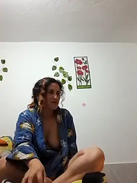 jeans and emma online show from November 25, 2025, 12:54 am