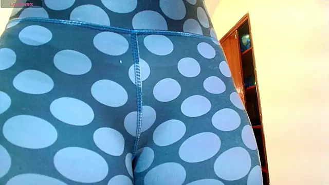 Snapshot of tylla_ chatting on March 19, 2025, 3:30 am tylla online show from March 19, 2025, 3:30 am