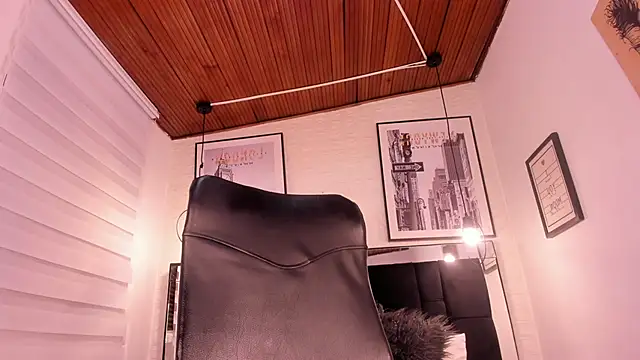 Snapshot of tylla_ chatting on September 30, 2025, 3:22 am tylla online show from September 30, 2025, 3:22 am