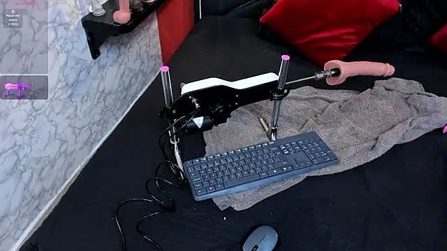 IVISBOUNCYASS online show from February 7, 2026, 12:53 pm