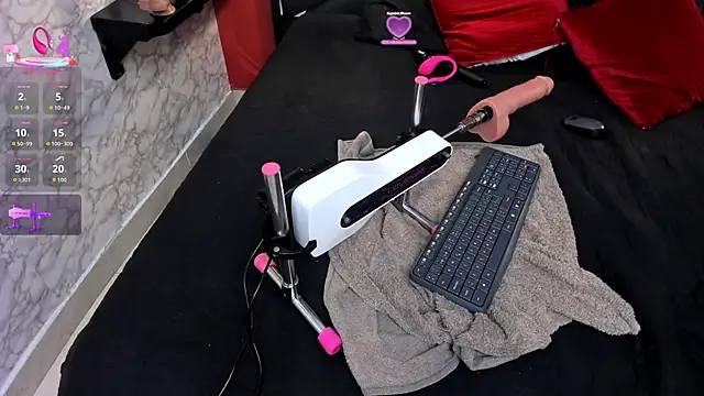 IVISBOUNCYASS online show from April 10, 2026, 12:43 pm