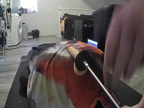 Snapshot of YourLoveBoyKevin chatting on February 19, 2026, 3:52 pm YourLoveBoyKevin online show from February 19, 2026, 3:52 pm