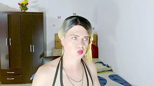 Snapshot of Dolldirtyxxx chatting on June 26, 2026, 5:45 am Dolldirtyxxx online show from June 26, 2026, 5:45 am