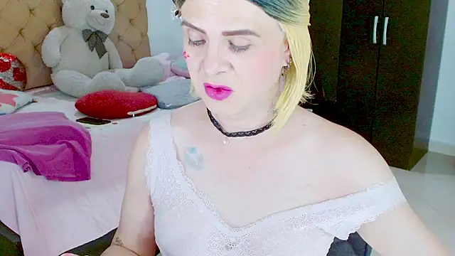 Snapshot of Dolldirtyxxx chatting on July 8, 2026, 11:31 pm Dolldirtyxxx online show from July 8, 2026, 11:31 pm