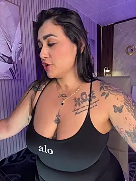 Snapshot of Madissonlove_1 chatting on April 26, 2026, 10:40 pm Madissonlove 1 online show from April 26, 2026, 10:40 pm