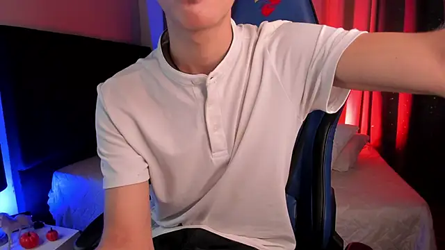 NovaaWheler online show from October 10, 2025, 8:41 pm