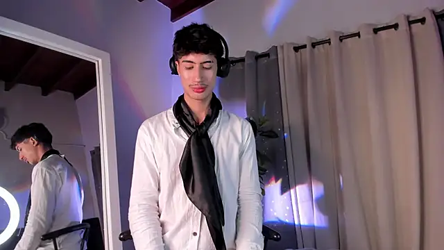 NovaaWheler online show from October 11, 2025, 8:07 pm