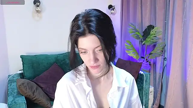 roxy riot  online show from February 14, 2025, 1:23 am