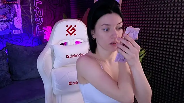 roxy riot  online show from October 9, 2025, 1:25 am