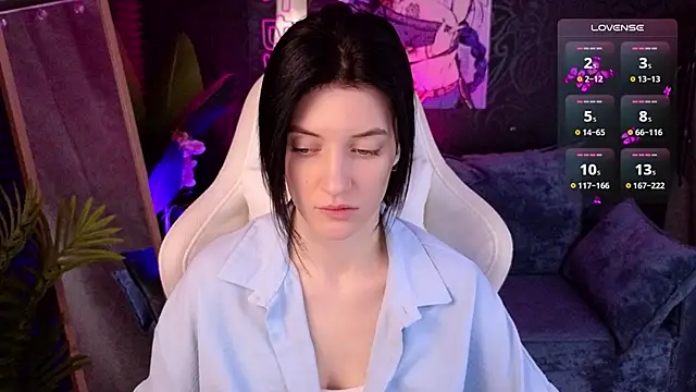 roxy riot  online show from November 18, 2025, 1:33 am