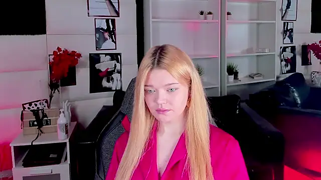 Snapshot of AdeleCartier chatting on March 2, 2025, 1:04 am AdeleCartier online show from March 2, 2025, 1:04 am