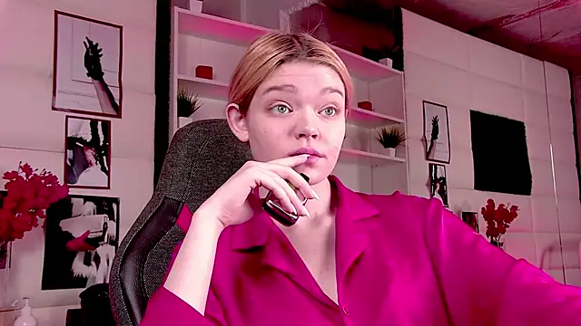 Snapshot of AdeleCartier chatting on March 4, 2025, 2:49 am AdeleCartier online show from March 4, 2025, 2:49 am