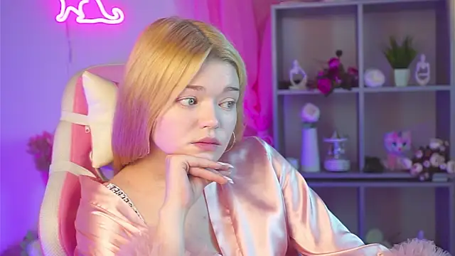 Snapshot of AdeleCartier chatting on March 23, 2025, 4:05 am AdeleCartier online show from March 23, 2025, 4:05 am