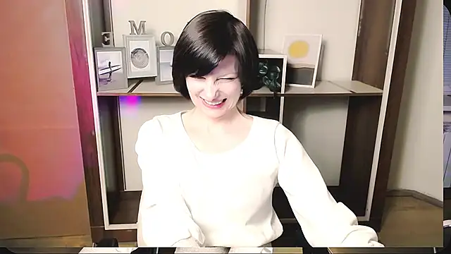  AngeliaFlow  online show from May 16, 2026, 10:36 am