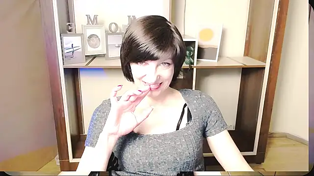  AngeliaFlow  online show from May 19, 2026, 8:09 am