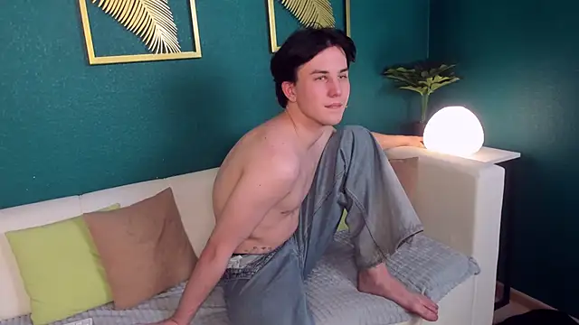 AdrianoAubert online show from March 7, 2025, 4:22 pm