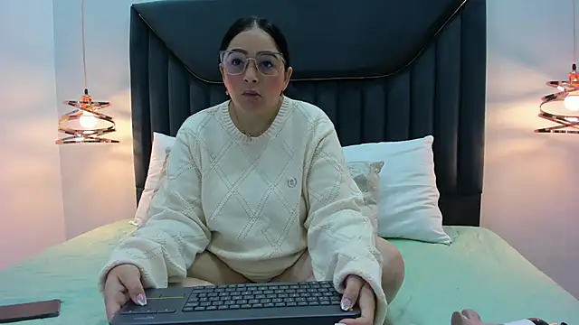 ZamiraGates online show from March 18, 2025, 4:58 am