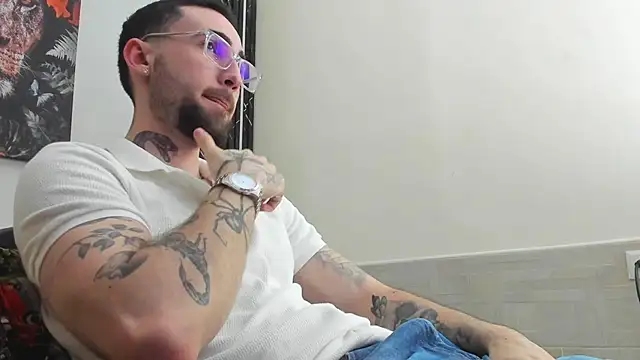 Luke davis01 online show from February 12, 2025, 1:27 pm