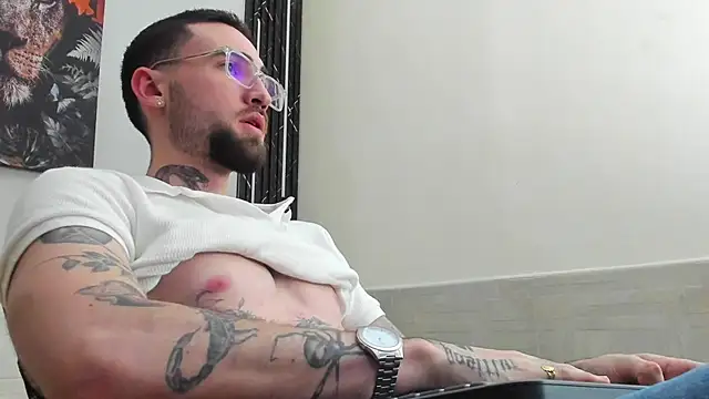 Luke davis01 online show from February 12, 2025, 4:55 pm