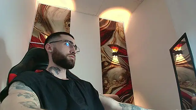 Luke davis01 online show from October 2, 2025, 12:45 pm