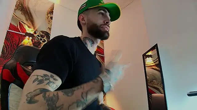 Luke davis01 online show from December 4, 2025, 1:09 pm