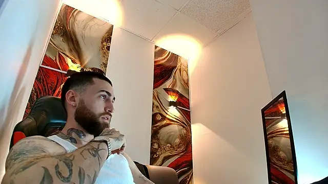 Luke davis01 online show from April 21, 2026, 1:06 pm