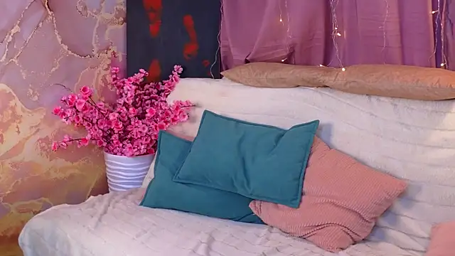 PortiaBellew online show from February 13, 2025, 10:34 am