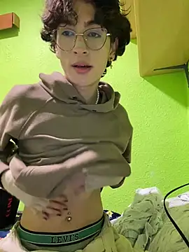 stormmart18 online show from February 11, 2025, 4:35 pm