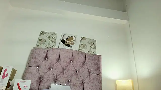 Skye Moore online show from October 9, 2025, 12:03 pm