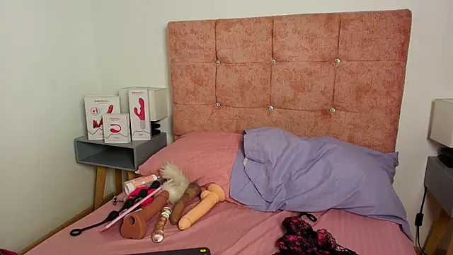 Skye Moore online show from October 14, 2025, 12:06 pm