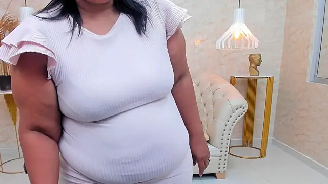 Snapshot of BBW_CINDY chatting on February 17, 2025, 1:25 am BBW CINDY online show from February 17, 2025, 1:25 am