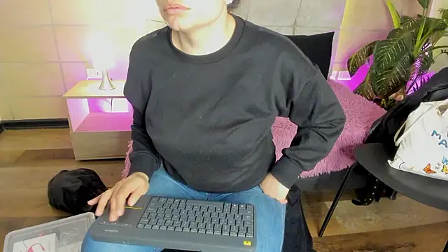  michonne  online show from March 12, 2026, 3:23 am